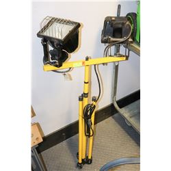 DOUBLE CONSTRUCTION TYPE FLOOD LIGHTS ON STAND