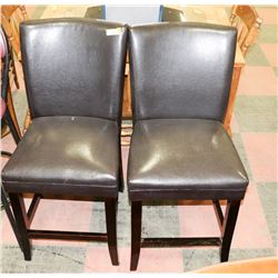 LOT OF 2 COUNTER HEIGHT STOOLS