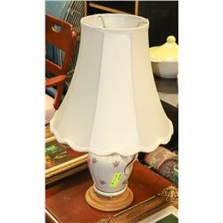 VINTAGE ESTATE PORCELAIN TEA POT LAMP.