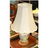 Image 1 : VINTAGE ESTATE PORCELAIN TEA POT LAMP.