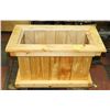 Image 1 : STAINED PINE PLANTER 14 X 27 X 15