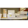 Image 1 : LARGE LOT OF CANVASES