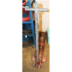 VINTAGE HEAVY DUTY FLOOR JACK.