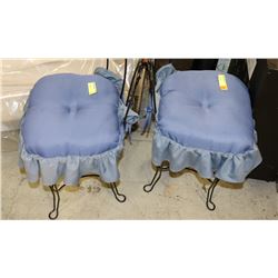 PAIR OF METAL SIDE CHAIRS WITH BLUE CUSIONS.