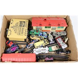 FLAT OF COLLECTABLE TOYS & VINTAGE TRAIN ITEMS
