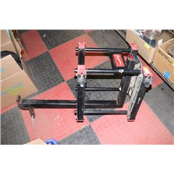 REESE SWAGMAN HITCH MOUNT LOCKING BIKE CARRIER.