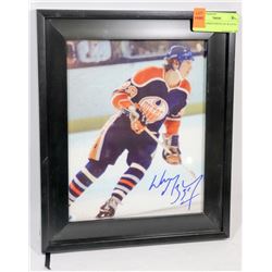 AUTOGRAPHED PHOTO OF WAYNE GRETZKY