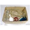 Image 1 : BOX OF GLASSWARE