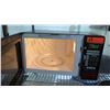 Image 2 : Red Emerson 900 Watt Microwave Oven