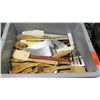 Image 1 : Bin Multiple Misc Utensils - Wooden Spoons, Wood & Plastic Spatulas, etc