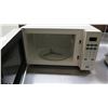 Image 2 : Sunbeam White Countertop Carousel Microwave Oven