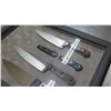 Image 3 : Display: 4 Stages of a Knife
