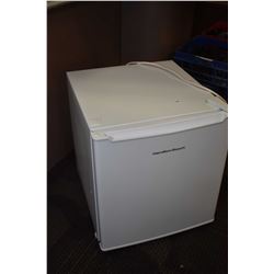 Hamilton Beach miniature bar fridge