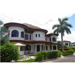 6 Days/6 Nights Costa Rica Vacation Home for 8!