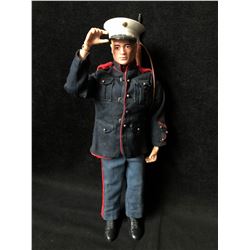 1960'S G.I JOE DRESS MARINE FIGURE W/ ACCESSORIES