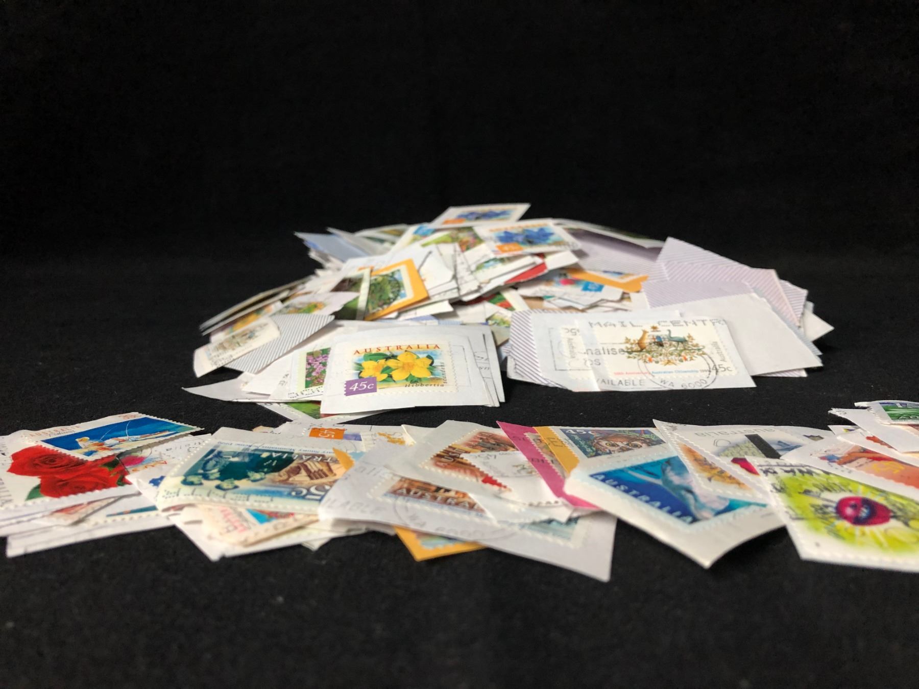 AUSTRALIAN POSTAGE STAMP LOT