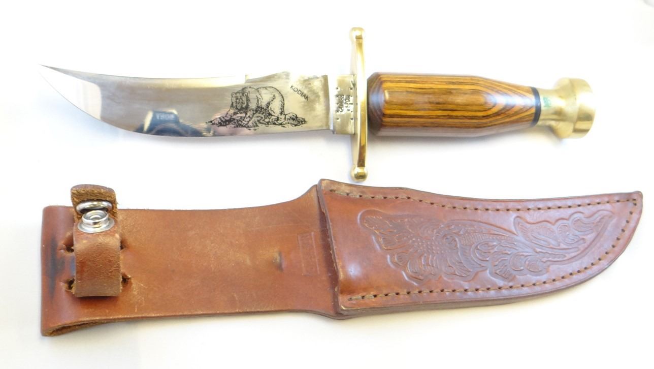 Case hunting knife, 4 1/2", Kodiak bear etching, sheath