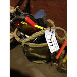 GRIP BAG OF ASSORTED SMALL CONSTRUCTION TOOLS