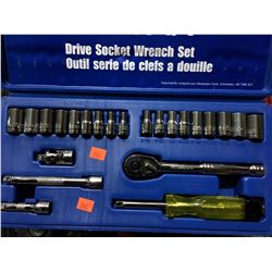 WESTWARD 24 PCS 1/4" DRIVE SOCKET WRENCH SET IN CASE