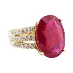 11.80 ctw Ruby And Diamond Ring - 14KT Yellow Gold