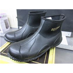 Men's Mallard 5" Waterproof Boots size 8/ right boot needs small stitch see pics