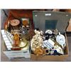Image 1 : 2 BOX LOTS COLLECTIBLES