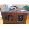 Image 1 : VINTAGE VIKING RADIO W/4 VINTAGE HORSE SHOES