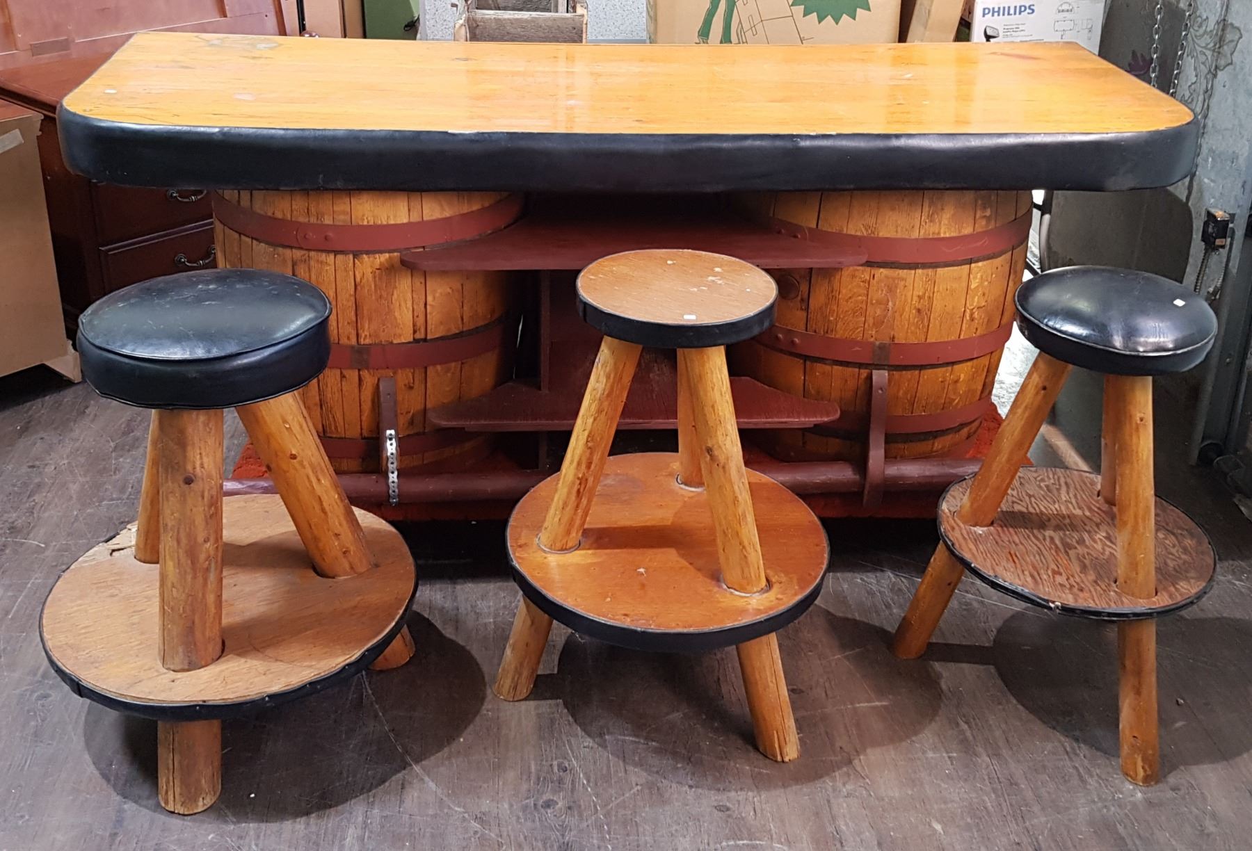 UNIQUE CUSTOM MADE BARRELL BAR