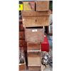 Image 1 : 9 VINTAGE WOOD CRATES