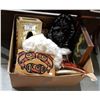 Image 1 : BOX LOT OF COLLECTIBLES
