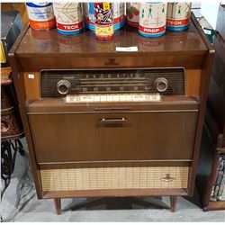 VINTAGE CARUSO FLOOR MODEL RADIO