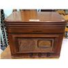 Image 1 : VINTAGE GENERAL ELECTRIC RADIO AND RECORD PLAYER
