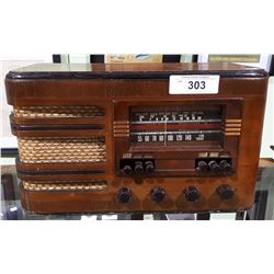 VINTAGE RCA VICTOR RADIO