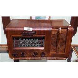 VINTAGE RCA VICTOR GLOBETROTTER TRANSCONTINENTAL RADIO