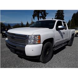 K2 --  2010 CHEVROLET SIVERADO , White , 168590  KM's