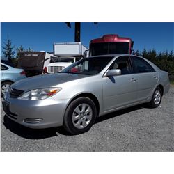 D5 --  2002 TOYOTA CAMRY LE , Grey , 284813  KM's