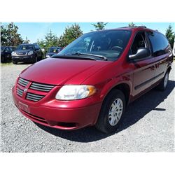 O2 --  2005 DODGE GRAND CARAVAN SE , Red , 140342  KM's