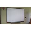 Image 2 : Smart Board 64.5" x 50"