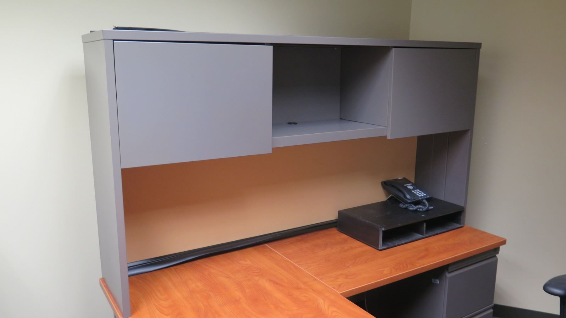 Wooden Desk W Overhead Cabinets File Cabinet Drawers 60 L X 24