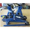 Image 1 : FLOOR JACK AND 2 AXLE STANDS
