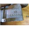 Image 2 : LARGE BENCH VISE (SWIVEL WITH SMALL ANVIL AT THE END) *PIPE JAW*