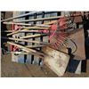 Image 4 : LOT OF ASSORTED SHOVELS, RAKES AND GARDEN TOOLS
