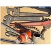 Image 3 : LOT OF ASSORTED TOOLS ( BOTTLE JACK, 18' WRENCH, CRESCENT WRENCHES, PIPE WRENCH, HAMMER, ETC…)