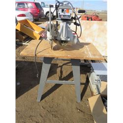 RADIAL ARM SAW ( BLACK AND DECKER)