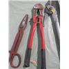 Image 3 : LOT OF ASSORTED TOOLS (BOLT CUTTER, TIN SNIP, LEVEL, ETC…)