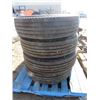 Image 1 : LOT OF 4 TIRES ( 225/70R/22.5) *4000 KLMS ON TIRES*