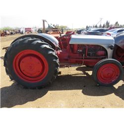 TRACTOR (FORD) *RUNS GREAT*