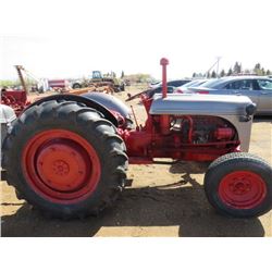 TRACTOR (FORD ) *RUNS GREAT*