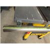 Image 8 : TABLE SAW (DEWALT) *1.75 HP*