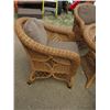Image 2 : WICKER OUTDOOR PATIO SET (4 CHAIRS, TABLE AND CUSHIONS) *NO GLASS FOR TABLE TOP*